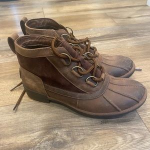 UGG Waterproof Duck Boots, size 9